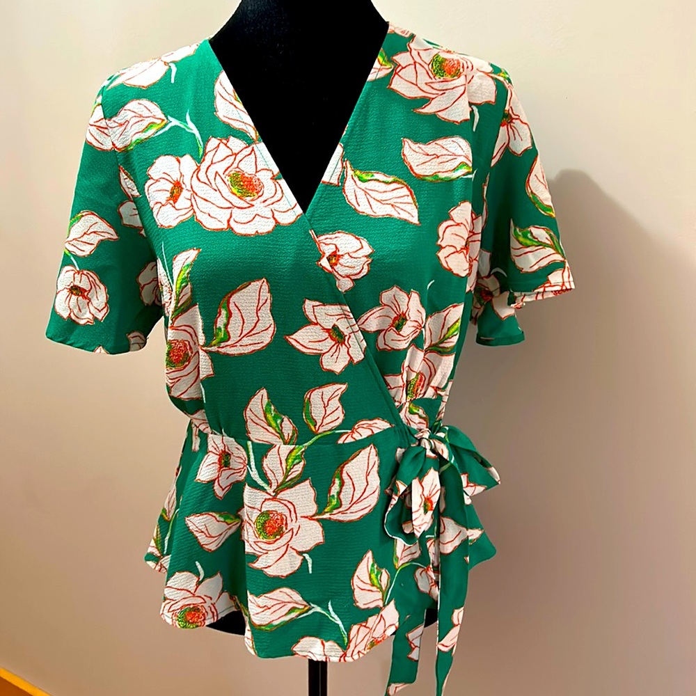 Peplum tie waist floral blouse